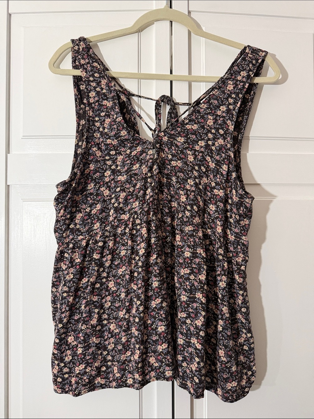 American Eagle Outfitters Black Floral Tie-Back V-Neck Tank